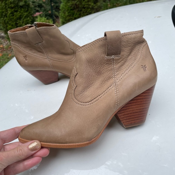New Frye Reina Western Bootie Size 8 - Picture 4 of 13